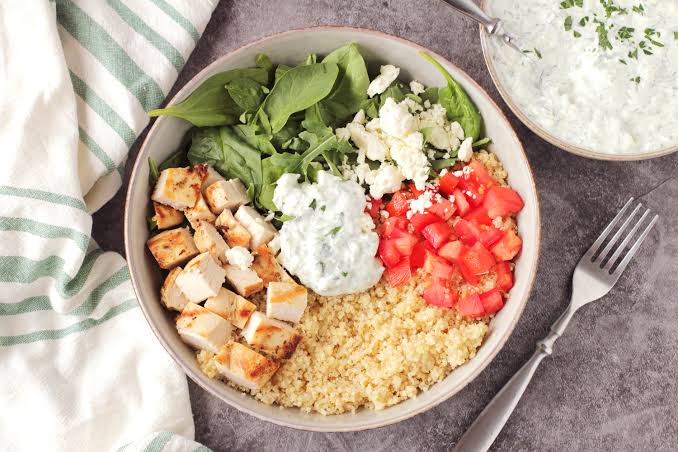 2. chicken & quinoa breakfast bowl