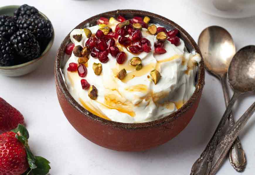 10 High Protein Breakfast Ideas for Weight Loss 2. greek yogurt bowl